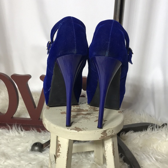 Royal blue velvet 6 1/2 high heels - Picture 3 of 4